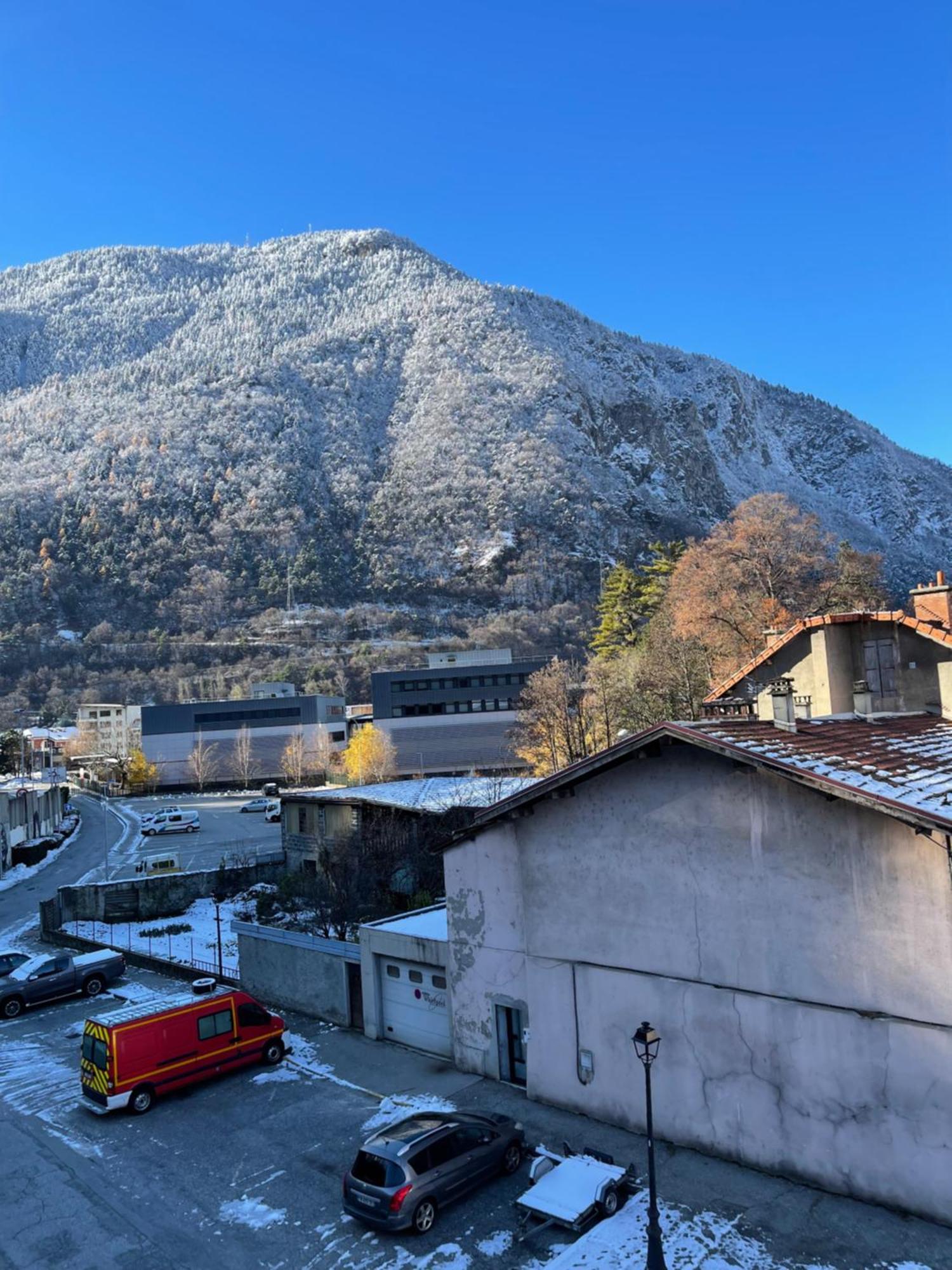 La Montagnette L Ours T1 Maison En Travaux De 10H A 17H Мутье Экстерьер фото